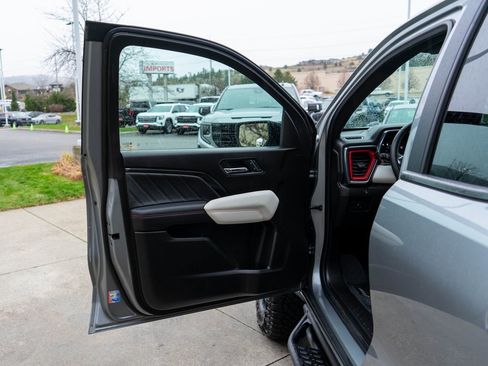 Used 2024 GMC Canyon AT4X image 16