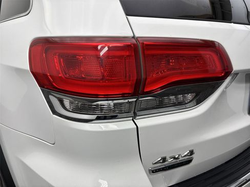Used 2018 Jeep Grand Cherokee Limited image 19