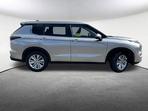Used 2025 Mitsubishi Outlander ES AWD/4WD image 14