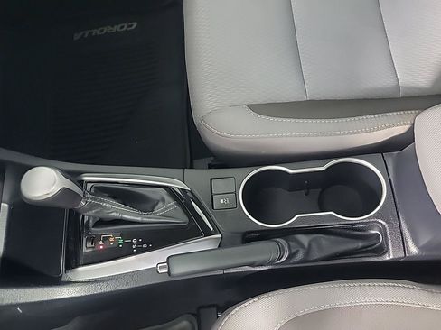 Used 2019 Toyota Corolla LE FWD image 31
