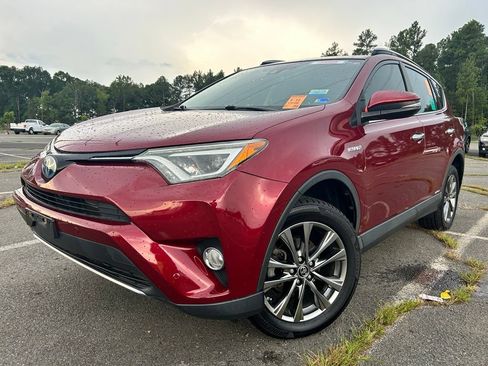 Used 2018 Toyota RAV4 Limited AWD/4WD image 2