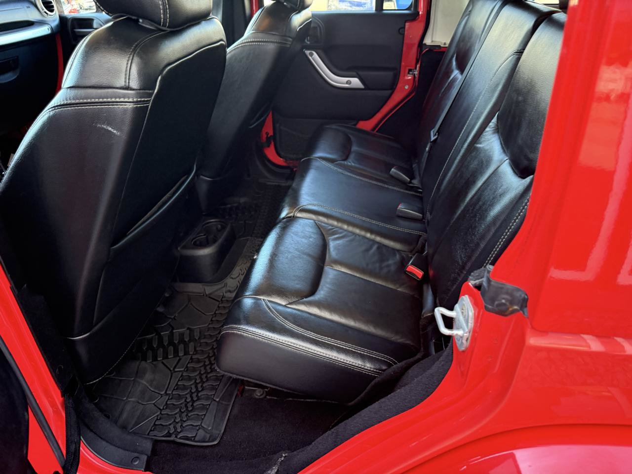 Used 2013 Jeep Wrangler Unlimited Sahara w/ Dual Top Group AWD/4WD image 14