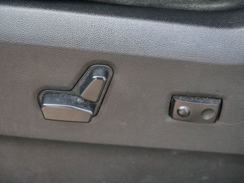 Used 2013 Chrysler Town & Country Touring image 21