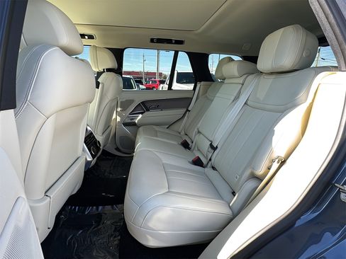 Used 2025 Land Rover Range Rover SE image 13