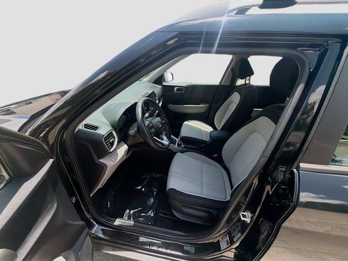 Used 2024 Hyundai Venue SEL FWD image 16
