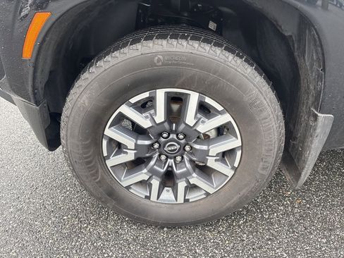 Used 2024 Nissan Frontier SL w/ Technology Package image 11