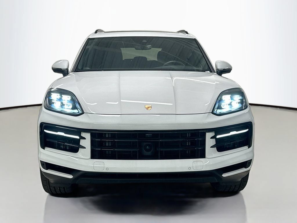Certified 2025 Porsche Cayenne AWD/4WD image 6
