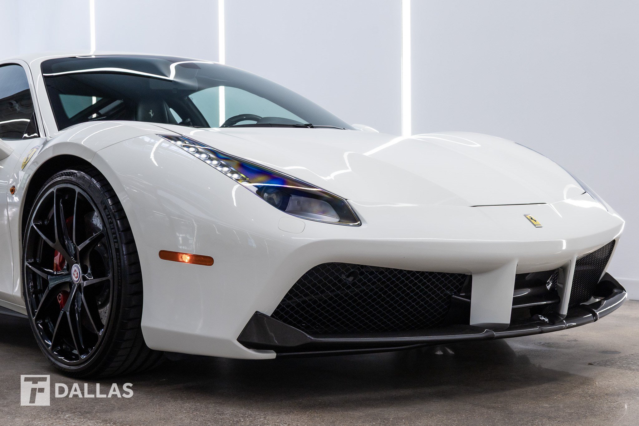 Used 2017 Ferrari 488 GTB RWD image 19