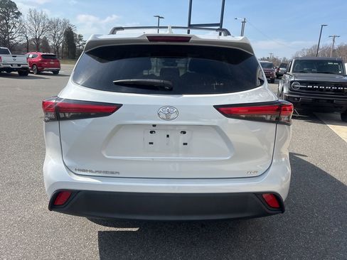 Used 2022 Toyota Highlander XLE image 7