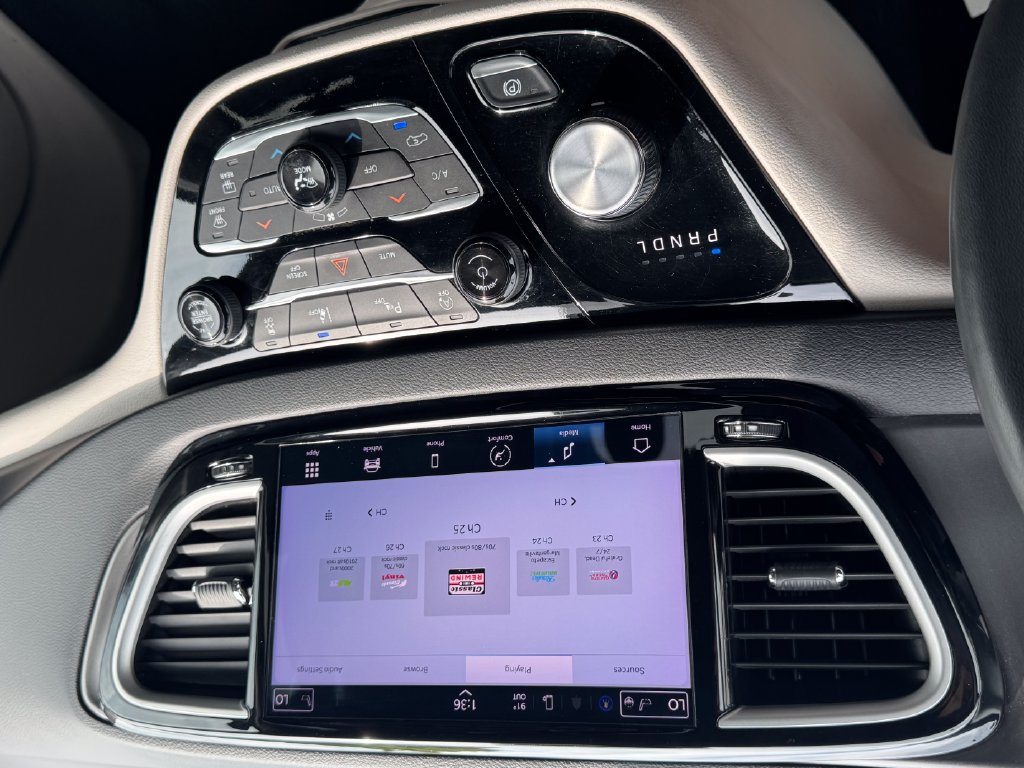 Used 2024 Chrysler Pacifica Touring-L FWD image 23
