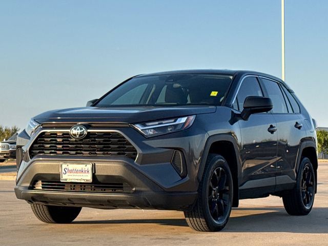 Used 2023 Toyota RAV4 LE FWD image 3