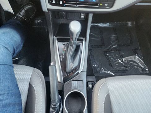 Used 2018 Toyota Corolla LE FWD image 20