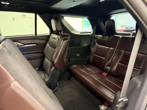 Used 2025 Ford Explorer Platinum w/ LUX Leather Package AWD/4WD image 26