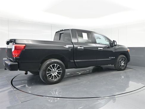 Used 2021 Nissan Titan SV w/ SV Convenience Package image 5