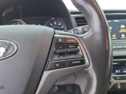 Used 2017 Hyundai Elantra Limited image 13