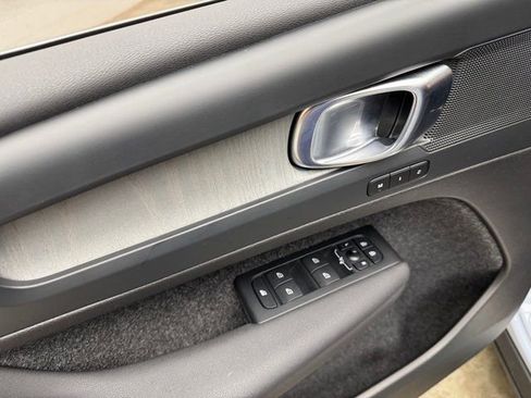 Used 2025 Volvo XC40 B5 Core image 11