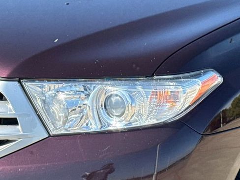 Used 2011 Toyota Highlander Limited w/ Tow Pkg FWD image 4