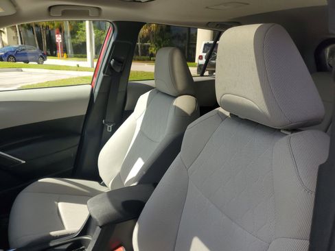 Used 2022 Toyota Corolla Cross LE w/ Moonroof Package image 17