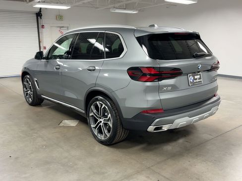 New 2026 BMW X5 sDrive40i image 3