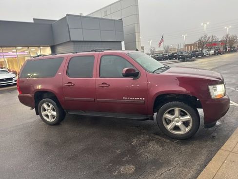 Used 2008 Chevrolet Suburban LT image 7