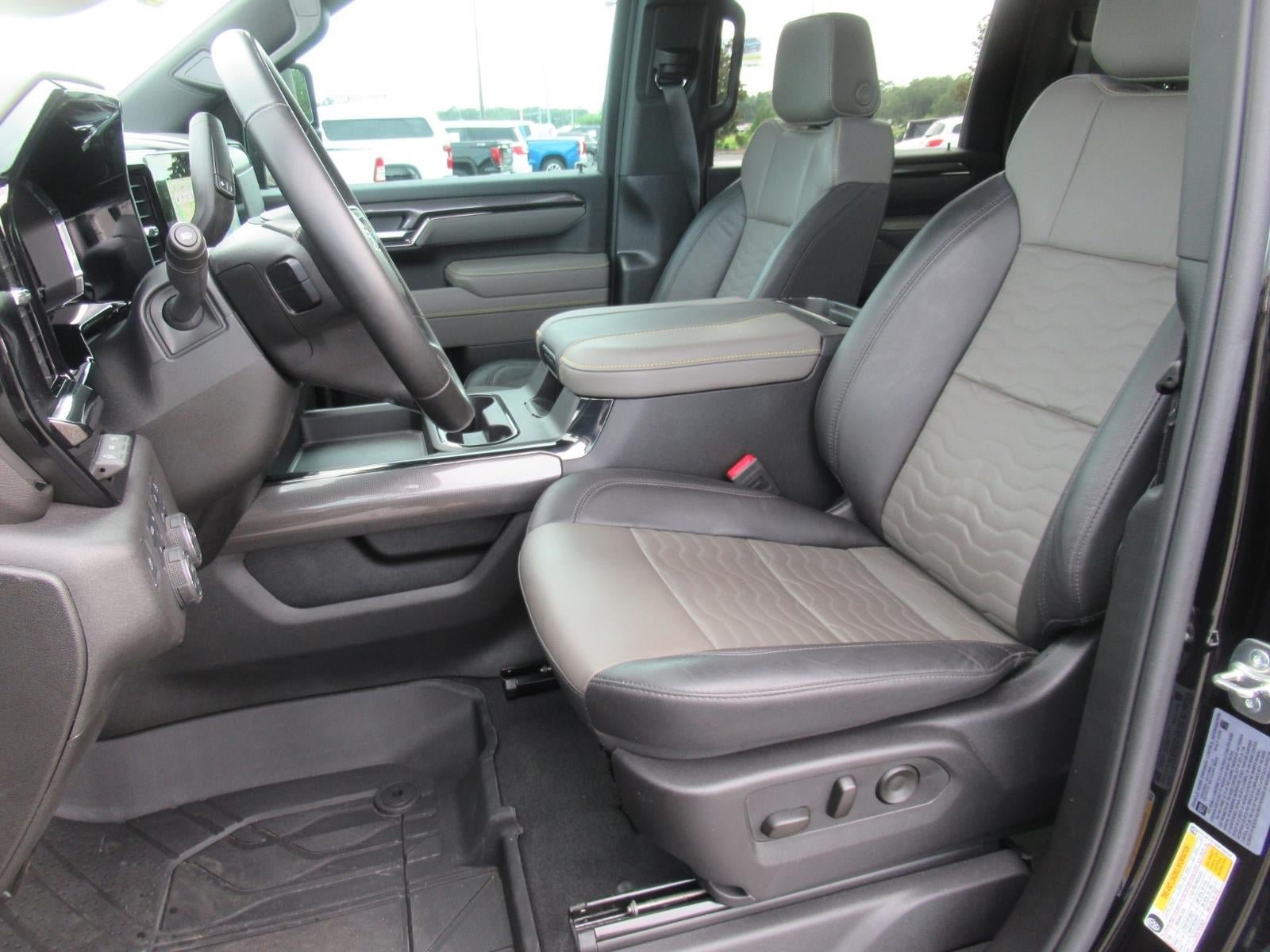 Used 2025 Chevrolet Silverado 2500 ZR2 w/ Technology Package AWD/4WD image 21
