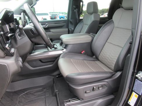Used 2025 Chevrolet Silverado 2500 ZR2 w/ Technology Package AWD/4WD image 21