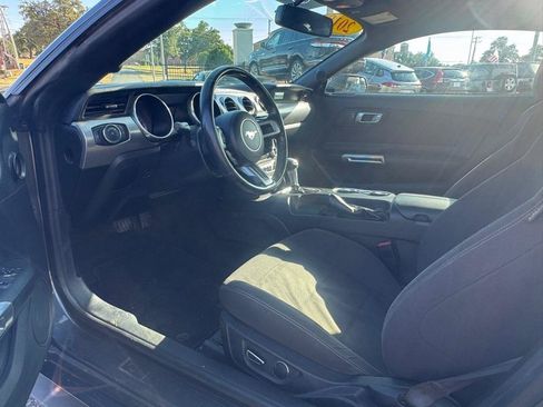 Used 2018 Ford Mustang Coupe w/ Equipment Group 101A RWD image 9