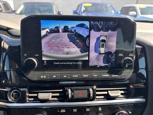 Used 2024 Nissan Pathfinder SL w/ Lighting Package (N92) image 24