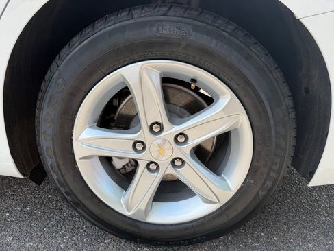 Used 2024 Chevrolet Malibu LS FWD image 27