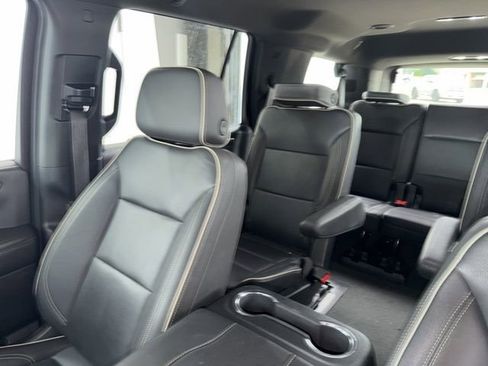 Used 2025 Chevrolet Tahoe Premier AWD/4WD image 21