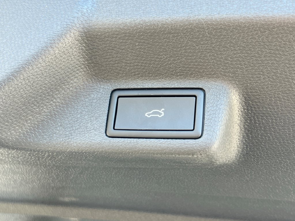 Used 2025 Volkswagen ID. Buzz 1st Edition AWD/4WD image 45