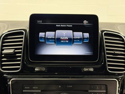 Used 2018 Mercedes-Benz GLS 450 4MATIC w/ Premium Package image 33