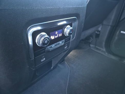 Used 2023 GMC Yukon XL SLT image 33