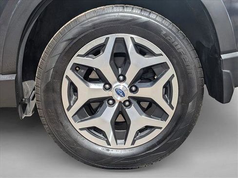 Used 2019 Subaru Forester Premium image 24