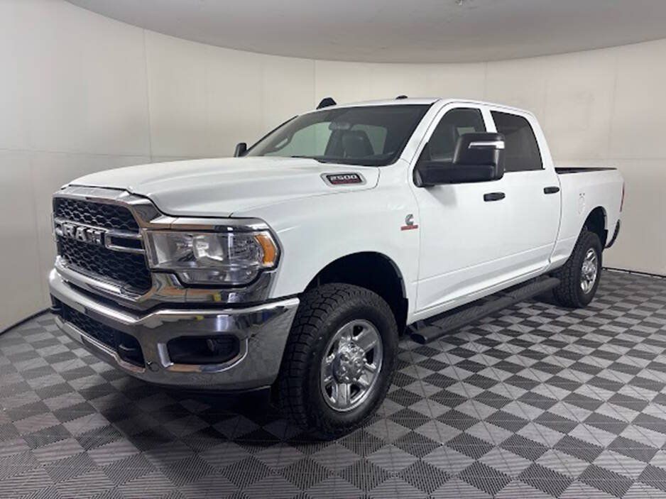 Used 2024 RAM 2500 Tradesman w/ Chrome Appearance Group AWD/4WD image 5
