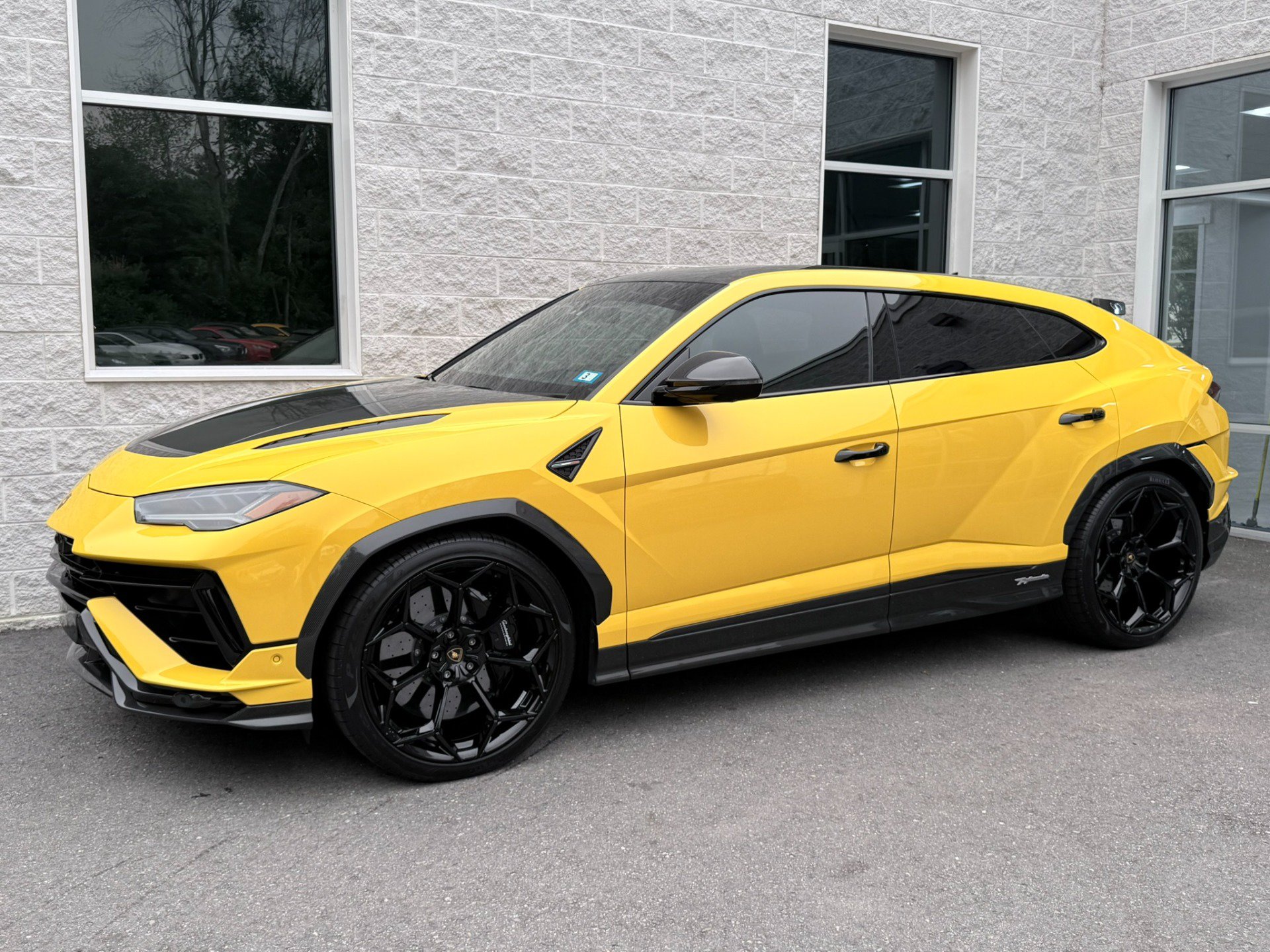 Used 2023 Lamborghini Urus Performante AWD/4WD image 1