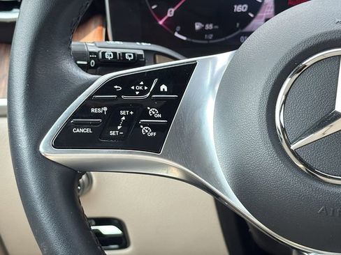 Used 2024 Mercedes-Benz GLC 300 4MATIC image 21
