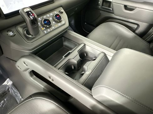 Used 2025 Land Rover Defender 110 image 14
