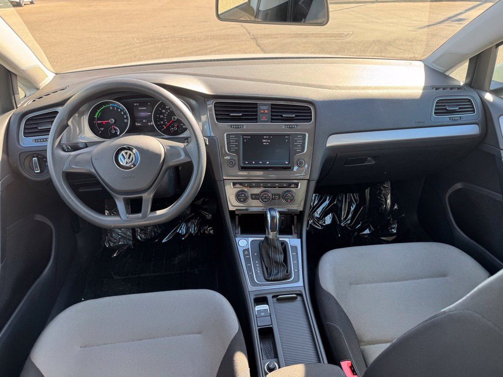 Used 2016 Volkswagen e-Golf SE w/ DC Fast Charging Package FWD image 5