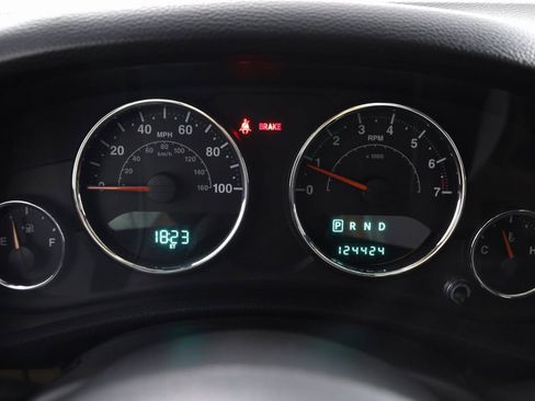 Used 2013 Jeep Wrangler Unlimited Sahara image 15