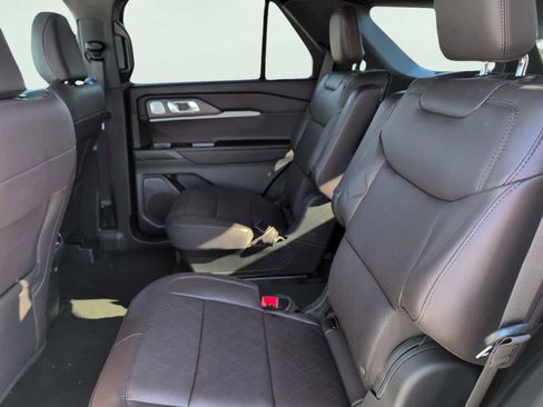 New 2025 Ford Explorer Platinum image 11