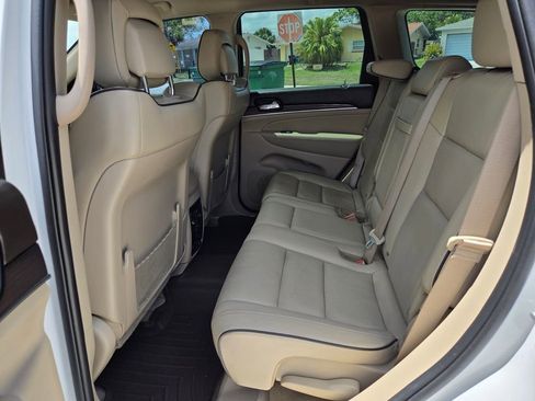 Used 2021 Jeep Grand Cherokee Overland RWD image 14