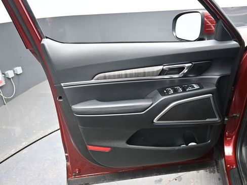 Used 2024 Kia Telluride EX w/ EX Captain's Chair Package image 19