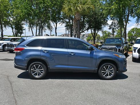 Used 2019 Toyota Highlander XLE FWD image 5
