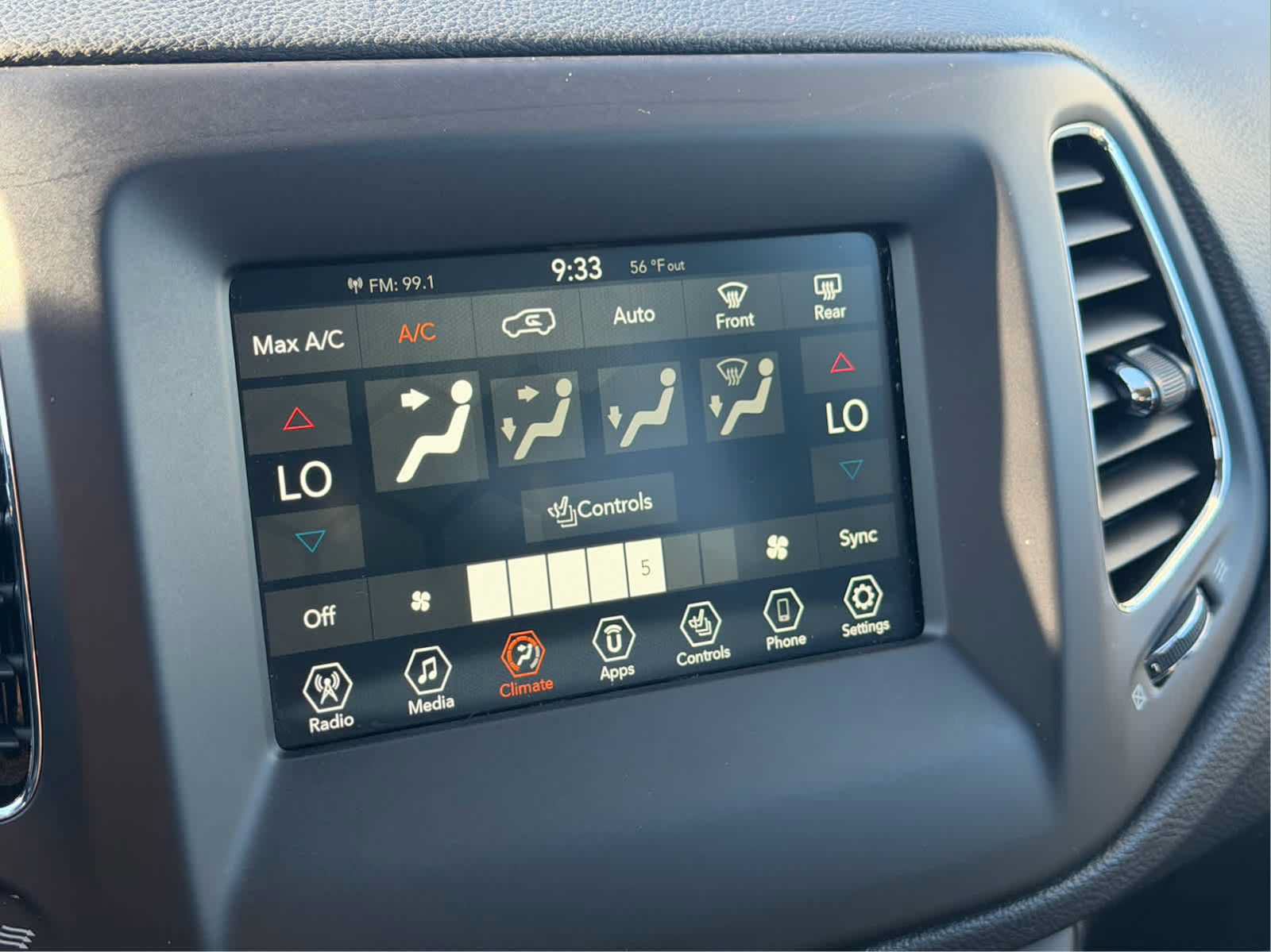 Used 2019 Jeep Compass Latitude w/ Popular Equipment Group AWD/4WD image 18