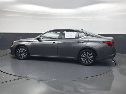 Used 2025 Nissan Altima 2.5 SV FWD image 10