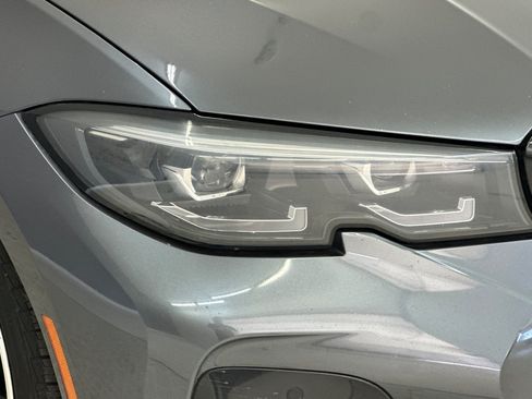 Used 2022 BMW 330i Sedan w/ M Sport Package RWD image 11