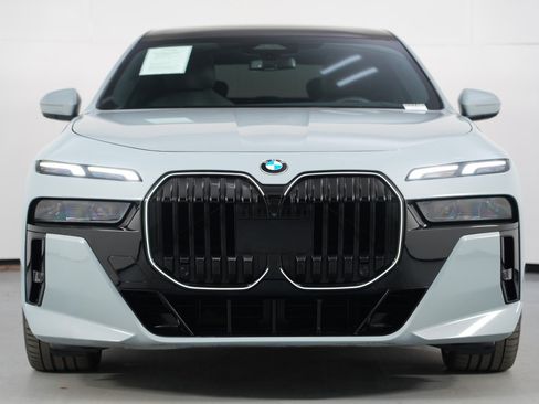 Used 2024 BMW 760i xDrive w/ Premium Package 2 AWD/4WD image 7