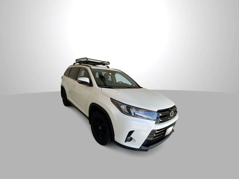 Used 2019 Toyota Highlander SE AWD/4WD image 2
