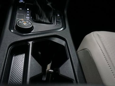 Certified 2021 Volkswagen Tiguan SE w/ Panoramic Sunroof Package image 23